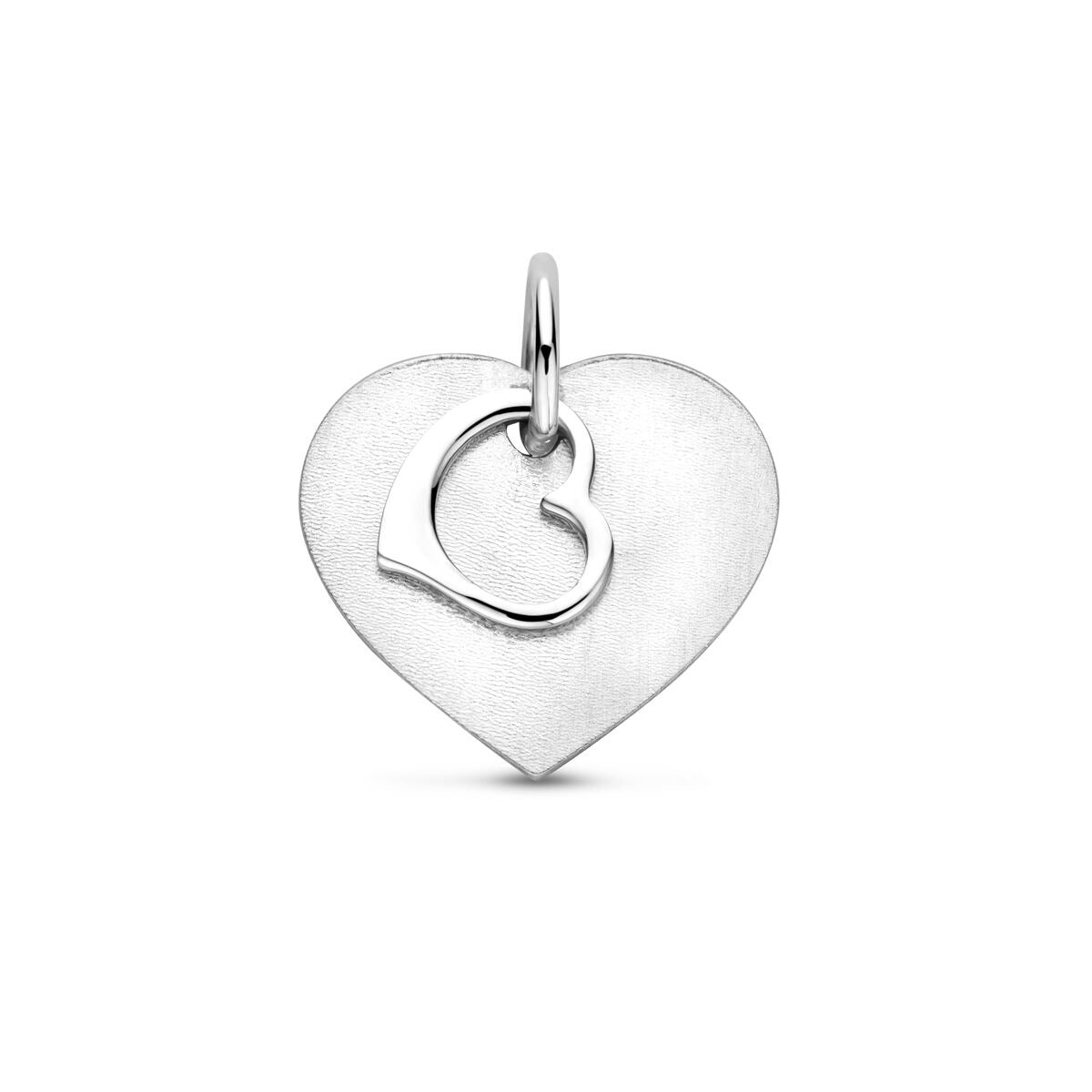 Ciondolo a forma di cuore in argento 925, con finitura opaca e lucida, decorato con un cuore più piccolo.