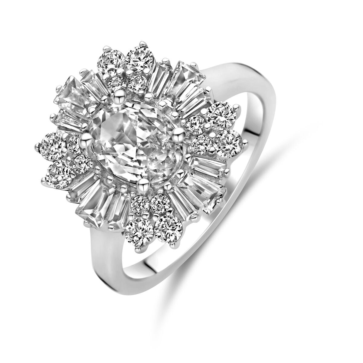 Anello in argento rodiato con zircone ovale centrale e dettagli brillanti, larghezza 14,5 mm.