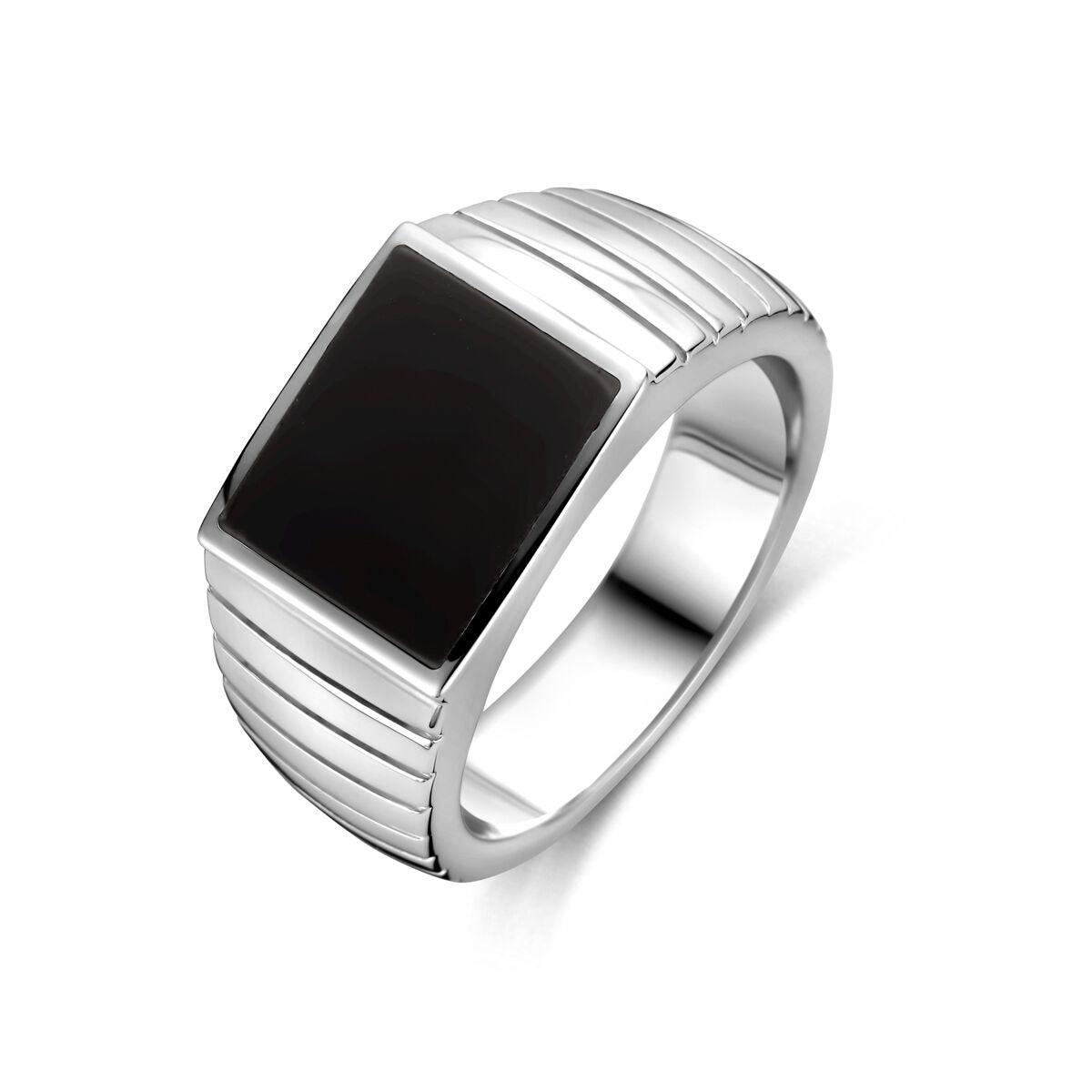 Zilveren heren zegelring met een zwarte onyx steen, 10,5 mm breed, met verticale ribbelstructuur aan de zijkanten.