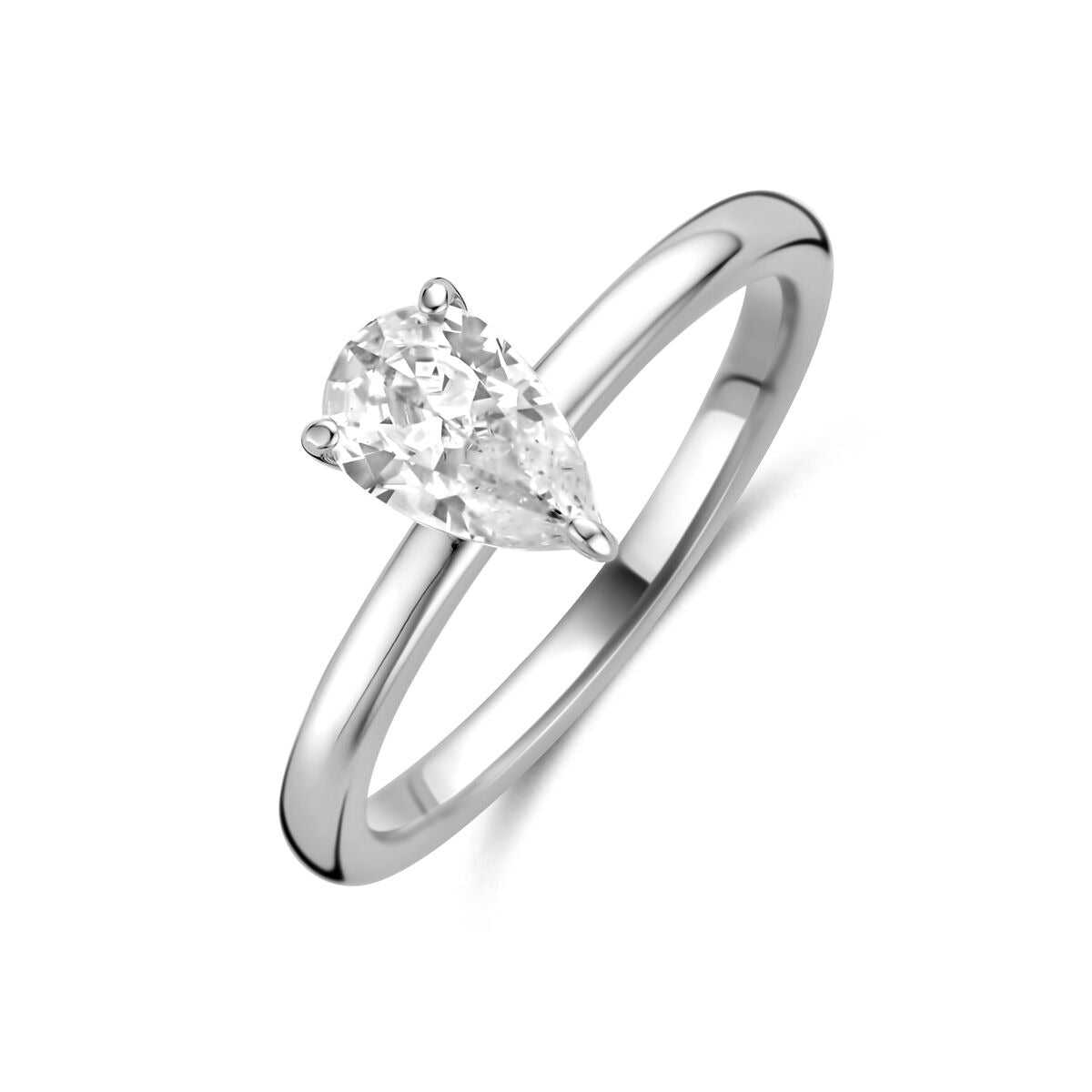 Zilveren solitaire ring met een peer geslepen zirkonia in het midden en een gladde band.