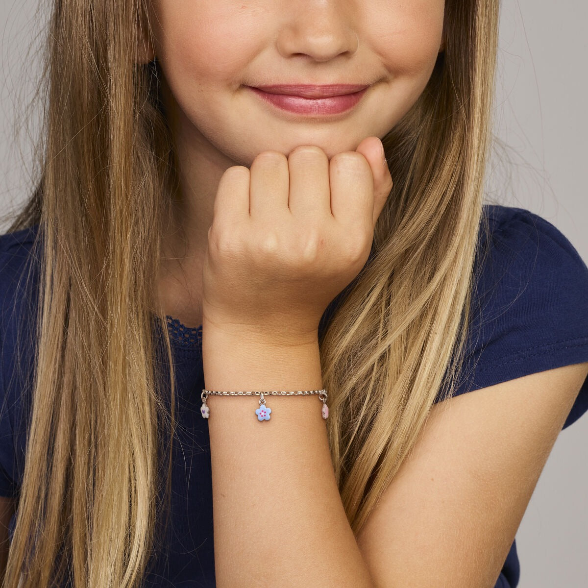 Bracciale per bambini in argento 925k rodiato con fiori e smalto