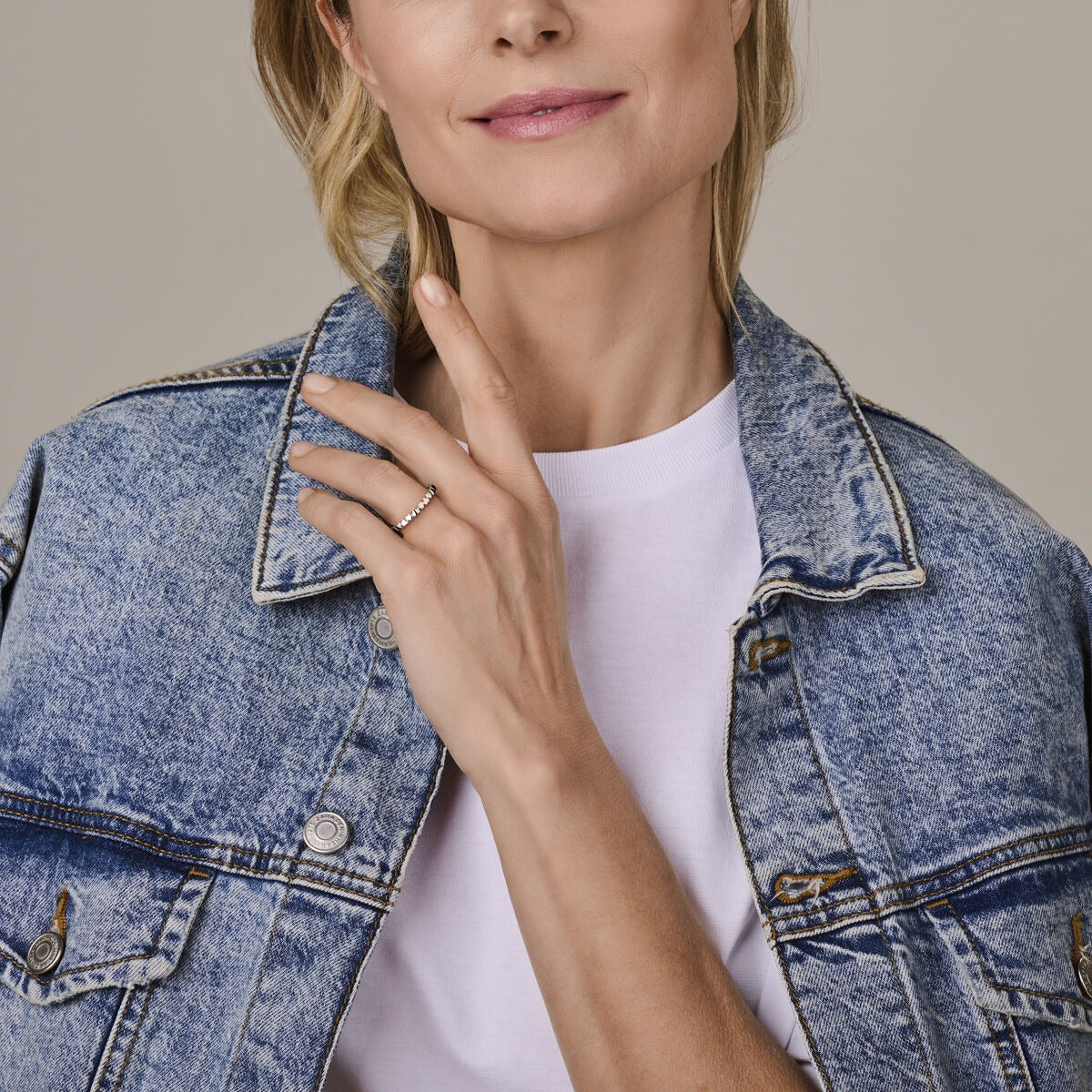 Anello in argento 925 rodiato con cuoricino