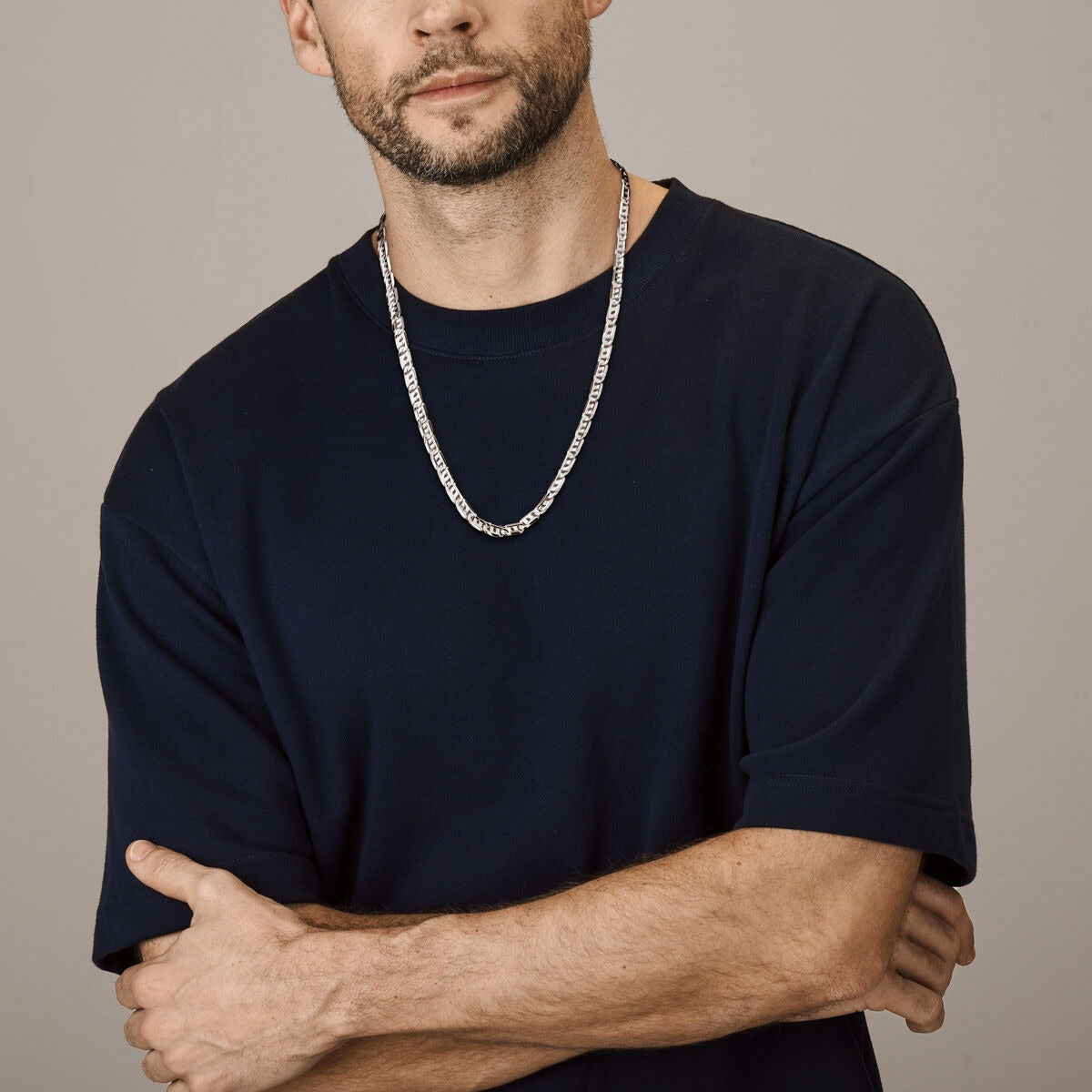 Collana da uomo in argento con maglia ancora larga e chiusura a moschettone