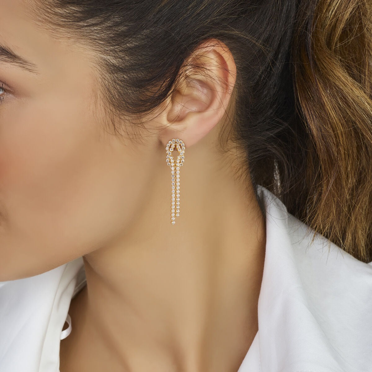 Orecchini pendenti in argento dorato con zirconi – 53 mm