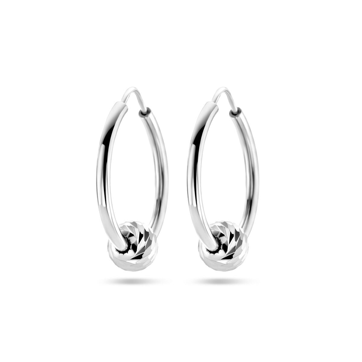 Orecchini alla creola in argento 925 con pallina, finitura rodiata.