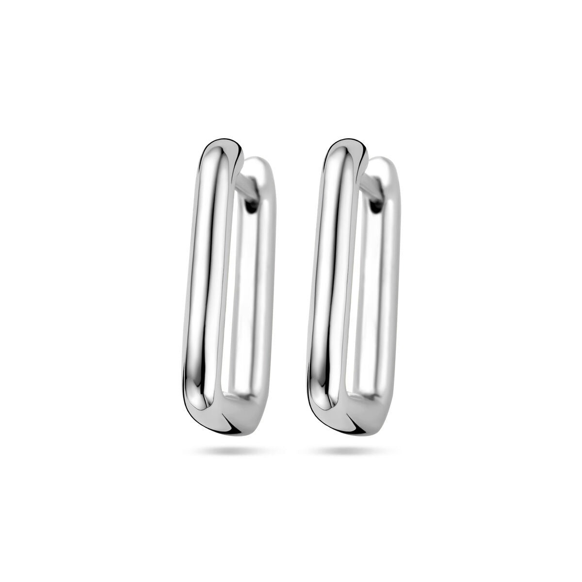 Zilveren klapoorringen van gerhodineerd 925 zilver met een strakke, moderne vormgeving.