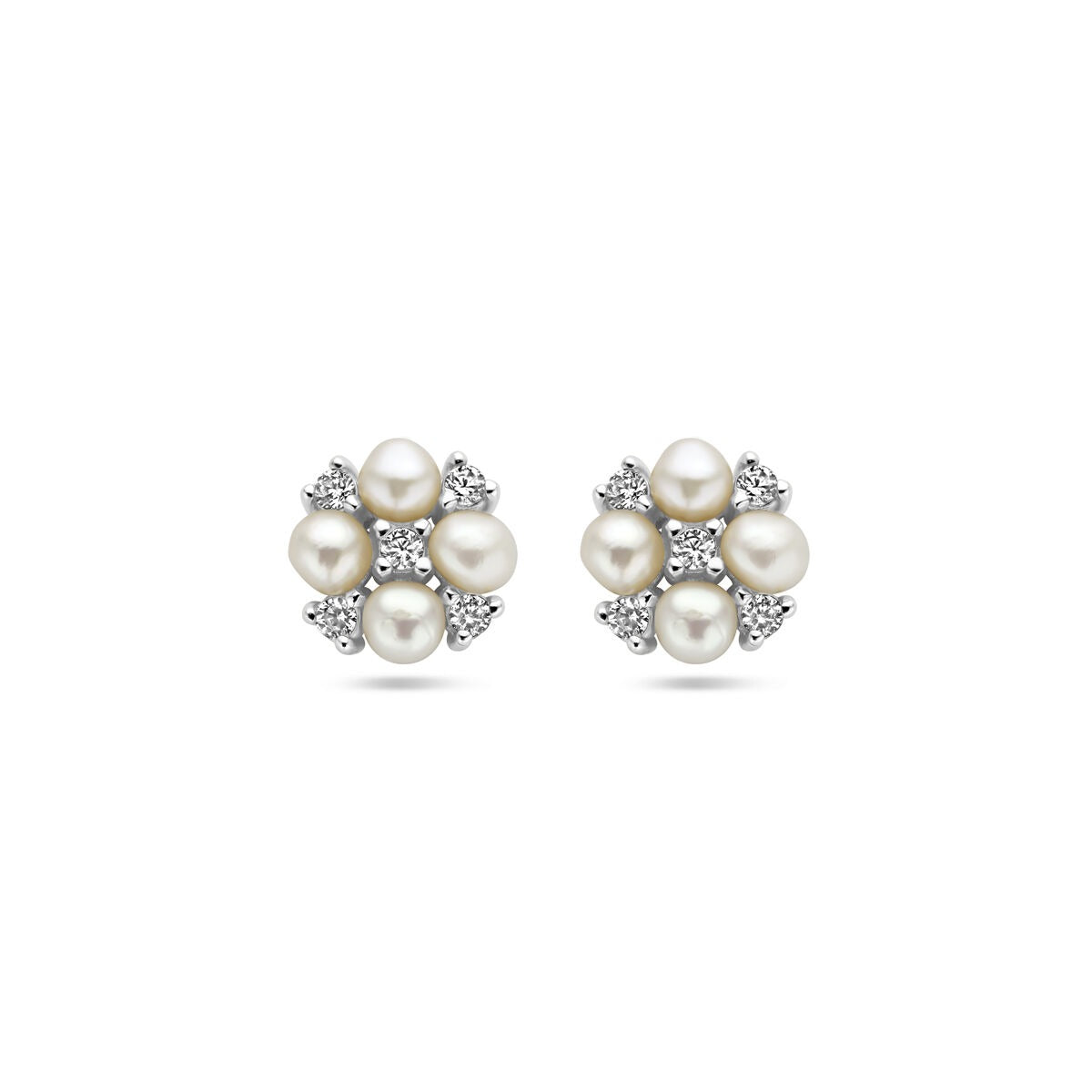 Orecchini argentati con perle di acqua dolce e zirconi, forma rotonda, diametro 7.5 mm.