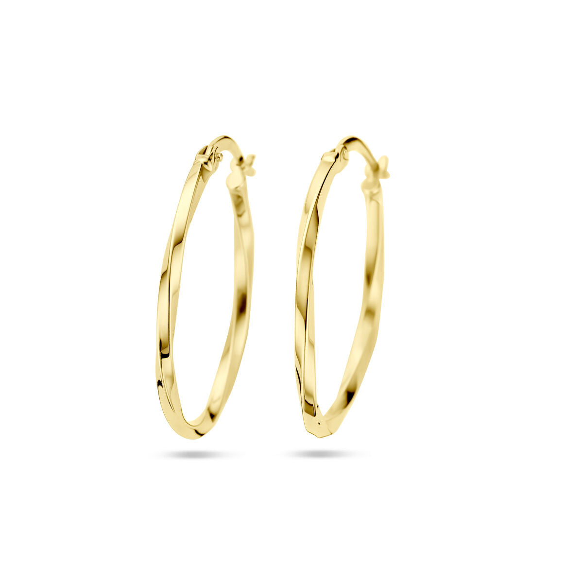 Orecchini alla creola in oro giallo 14k, di forma ondulata, con un diametro di 28 mm.