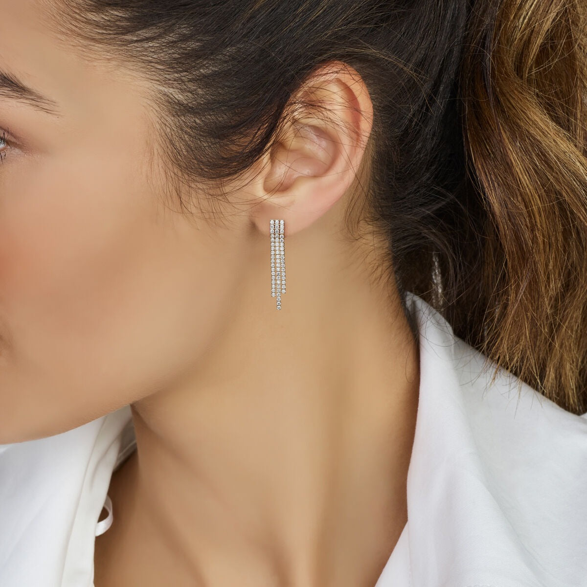 Orecchini pendenti da donna in argento con zirconi – montatura entourage 36 mm