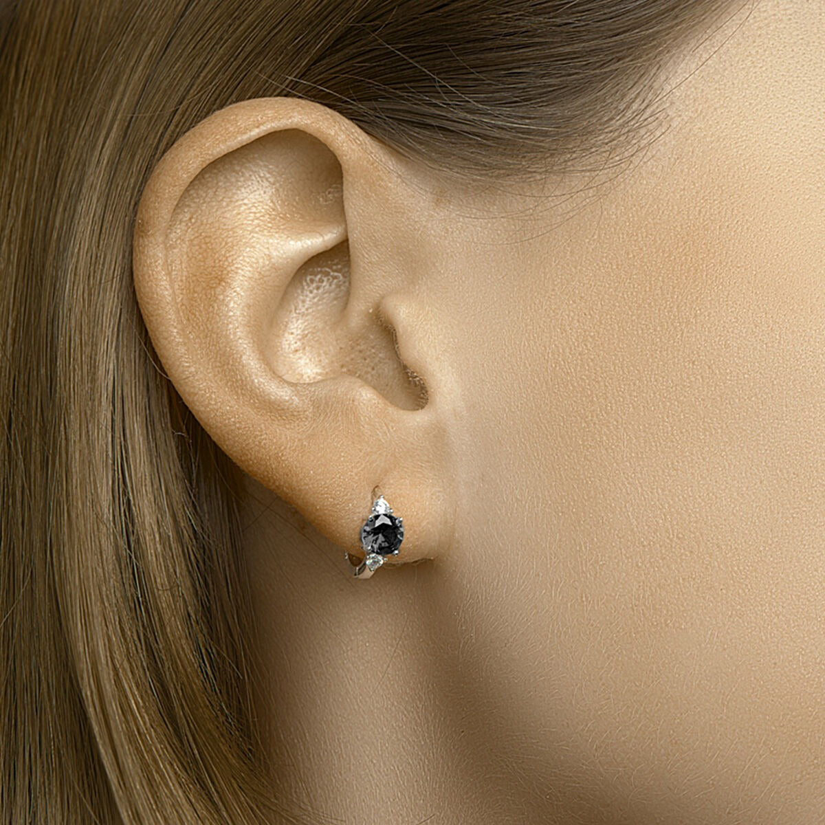 Orecchini a cerchio in argento con zircone nero – rodiato 925