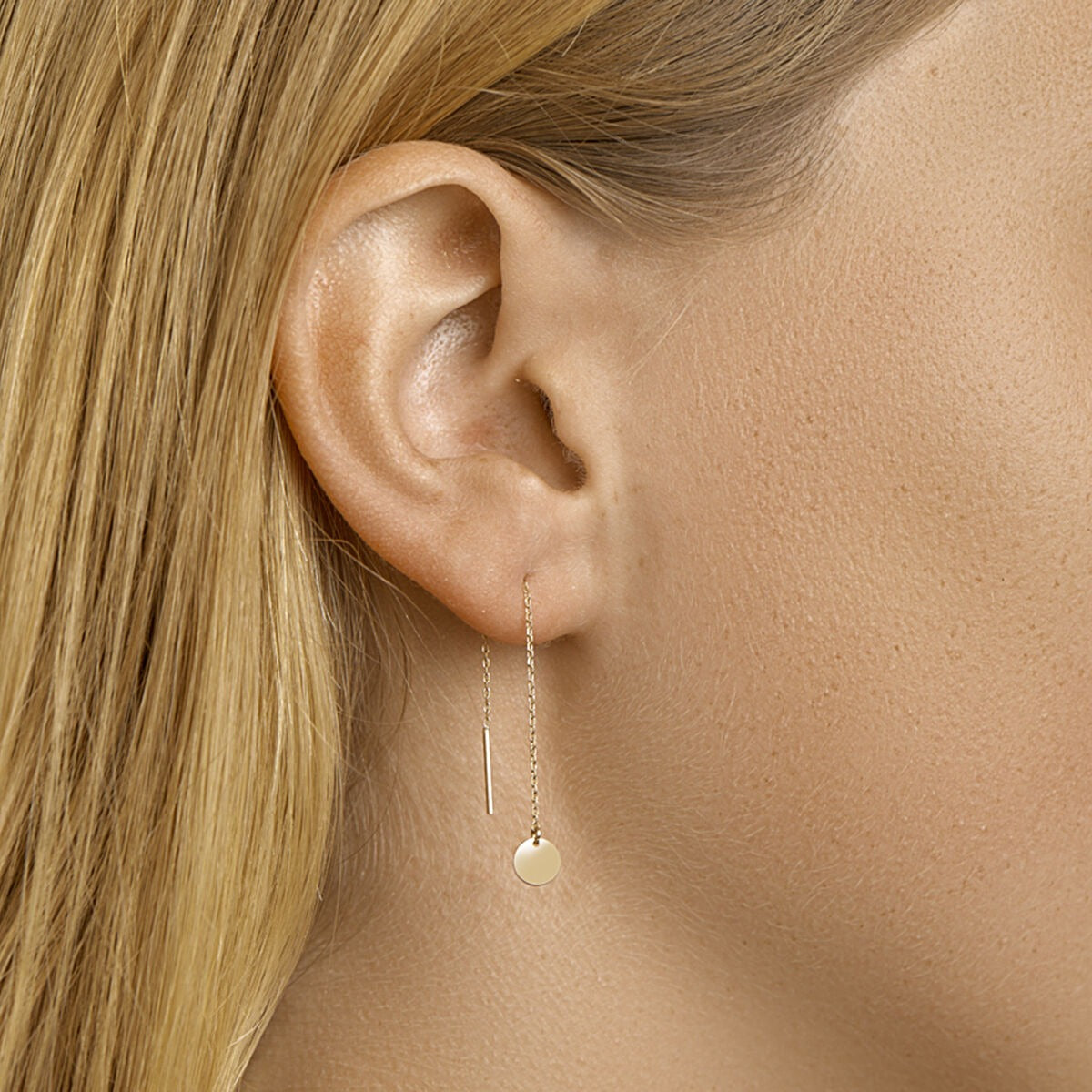 Orecchini a filo passante in oro con cerchietto – 14k