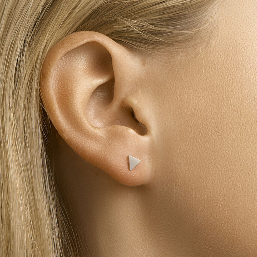 Zilveren driehoek oorknoppen – gerhodineerd 5.5 mm