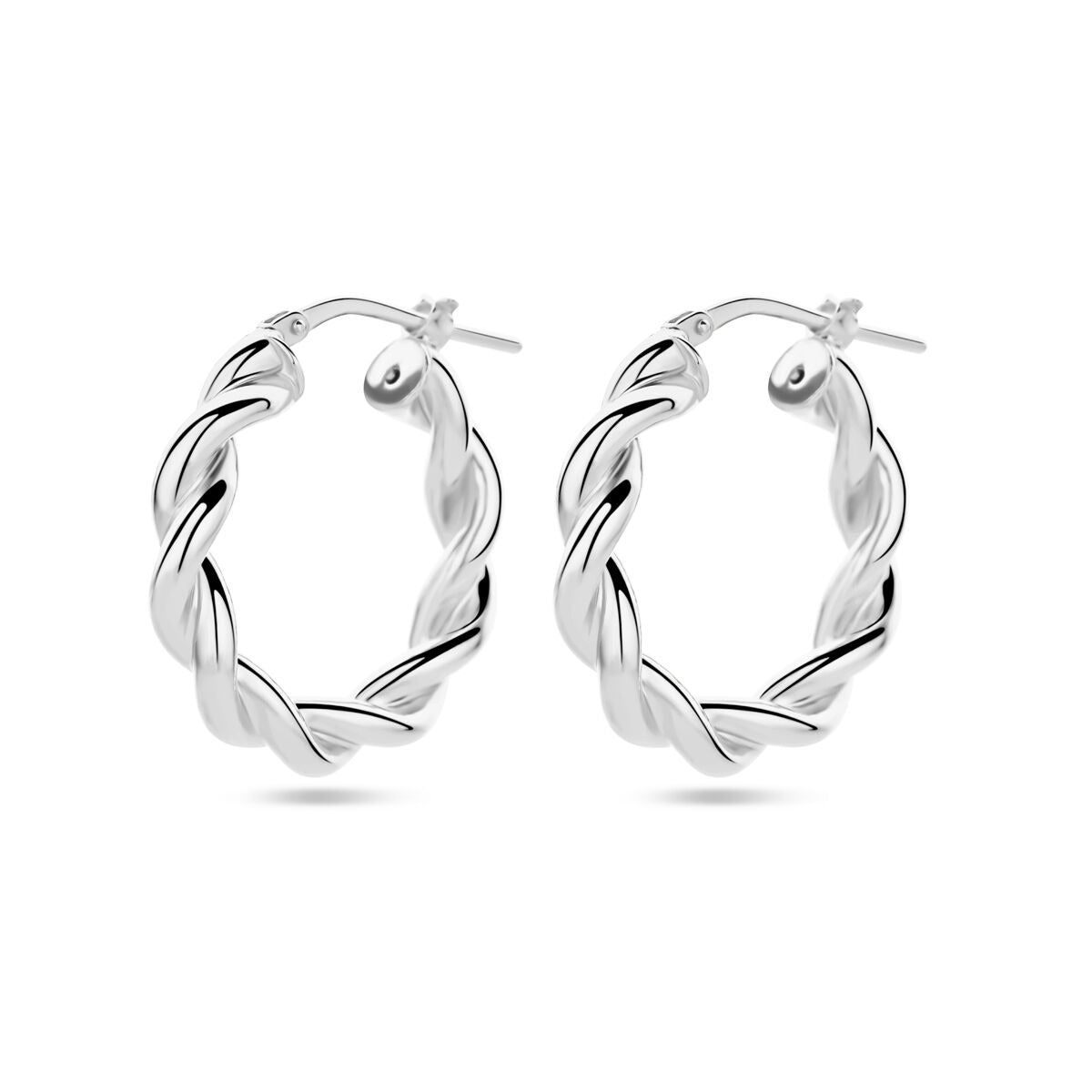 Orecchini alla creola in argento rodiato, di forma intrecciata, diametro di 23 mm.