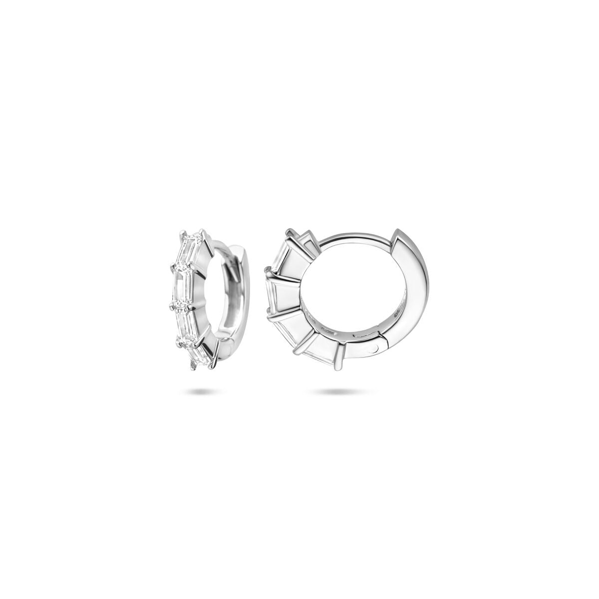 Orecchini a cerchio in argento rodiato con zircone