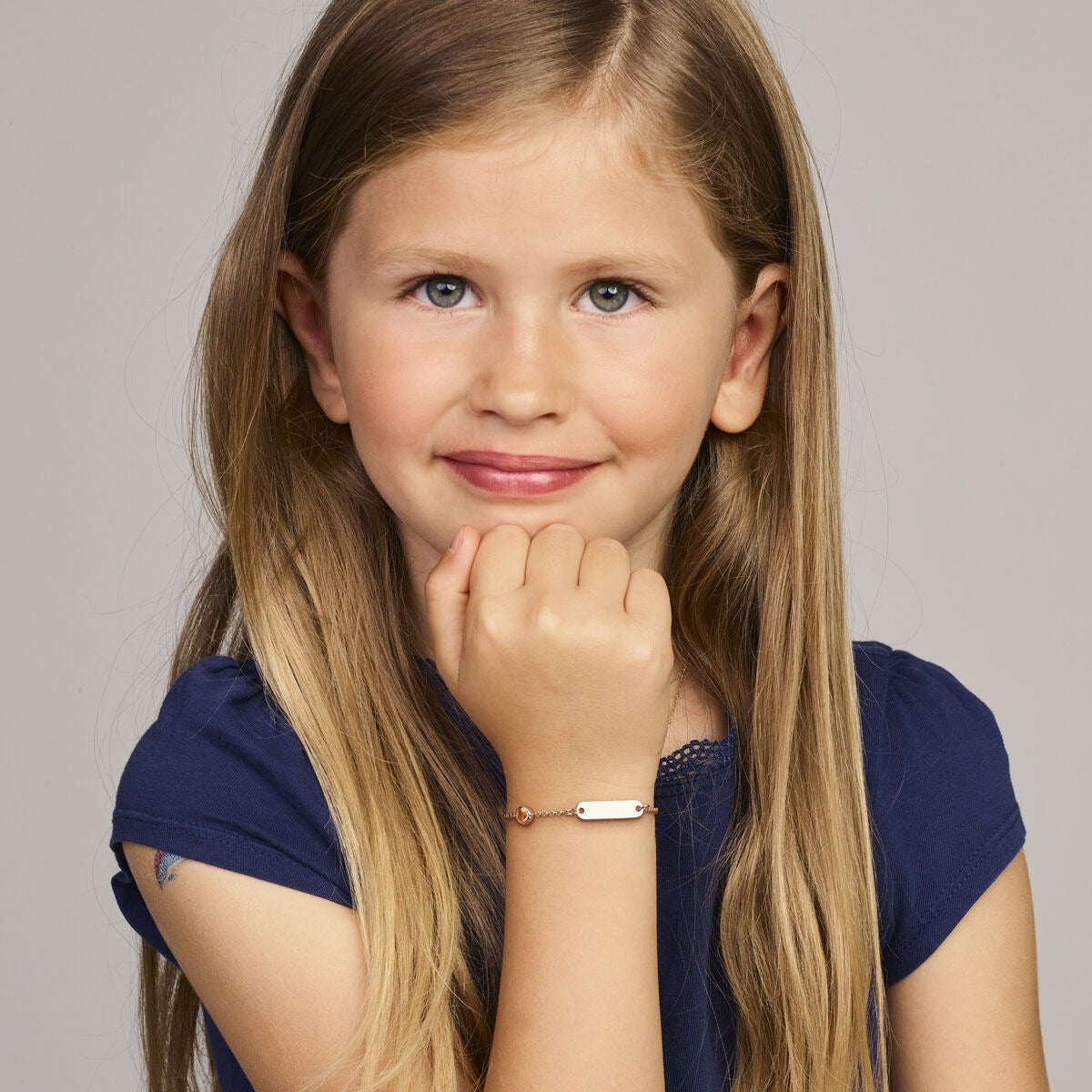 Bracciale da Incidere per Bambini in Argento Rodiato con Granato – Regolabile 11-13cm