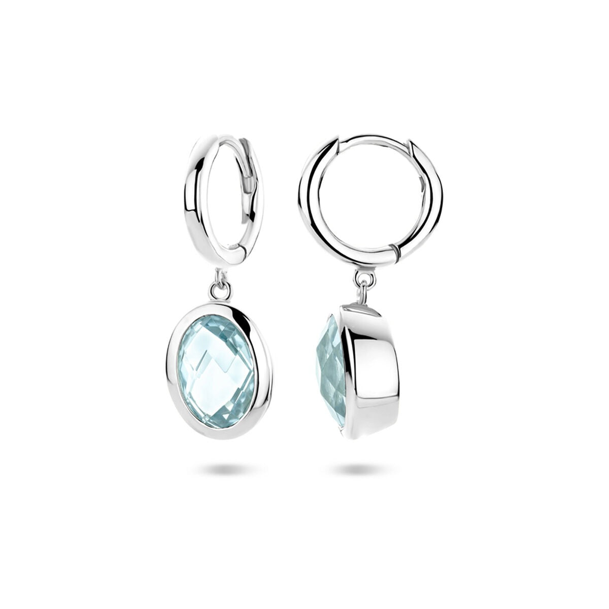 Orecchini a clip in argento rodiato con topazio sky blue – 26 mm