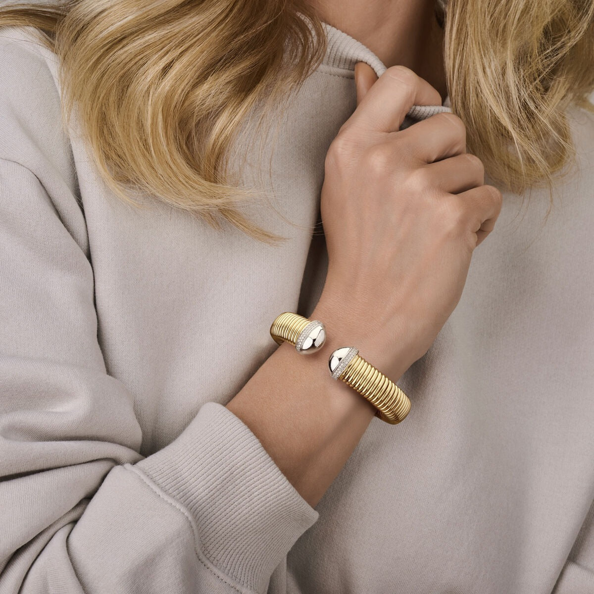 Bracciale Rigido in Argento 925 con Chiusura in Zirconia