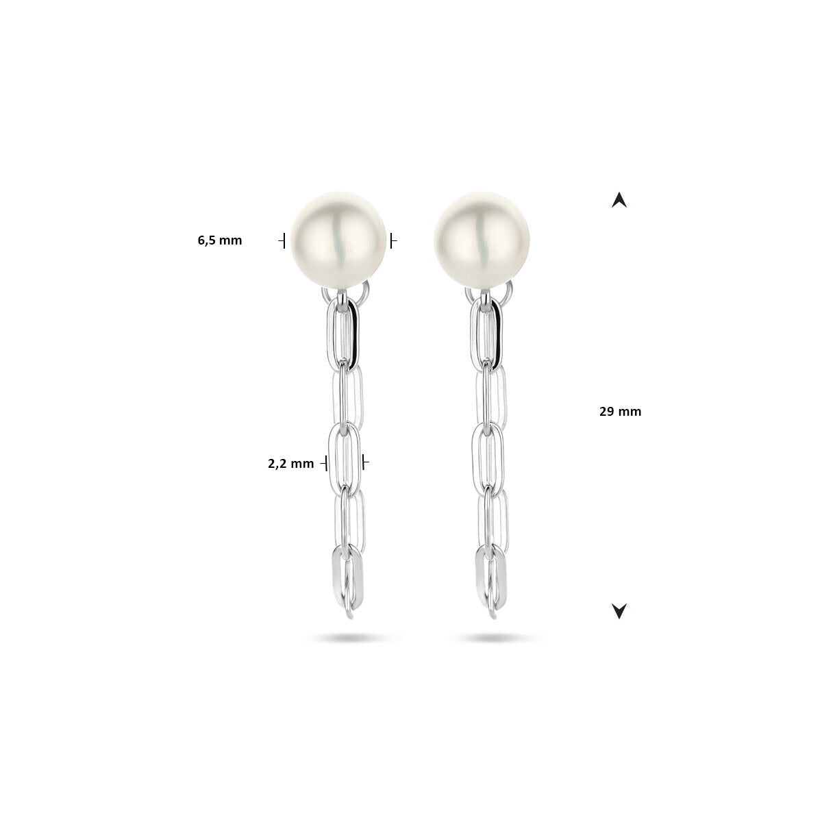 Zilveren gerhodineerde oorknoppen met een parel van 6,5 mm en een kettingdetail van 29 mm.