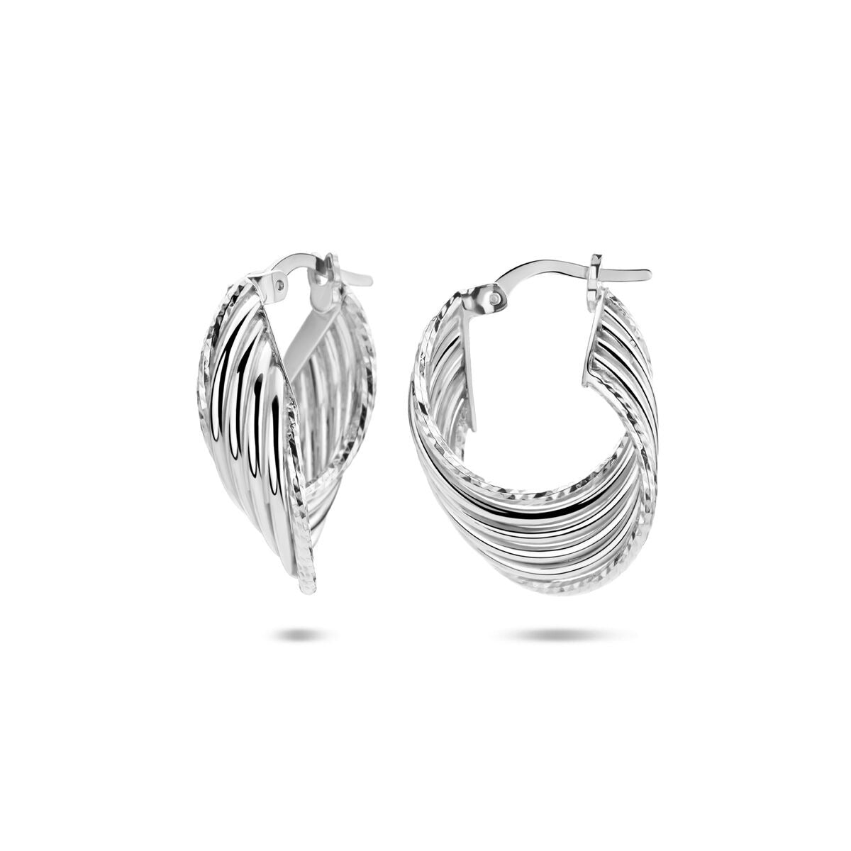 Orecchini alla creola in argento rodiato, con design a onde e dimensioni di 25 x 7 mm.