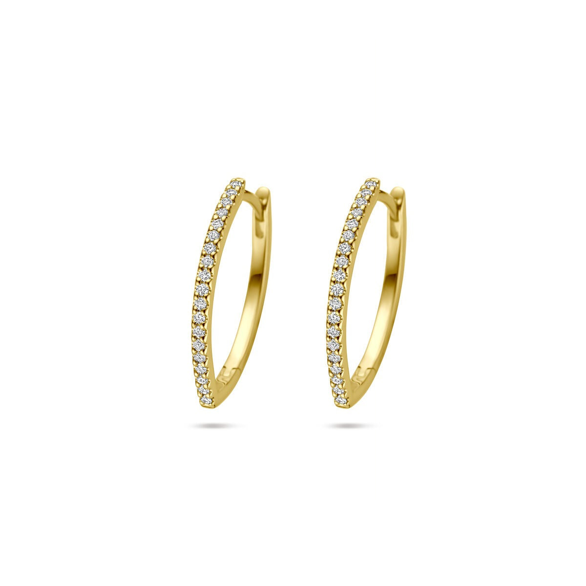 Orecchini alla creola in oro giallo 14k con diamanti incastonati.