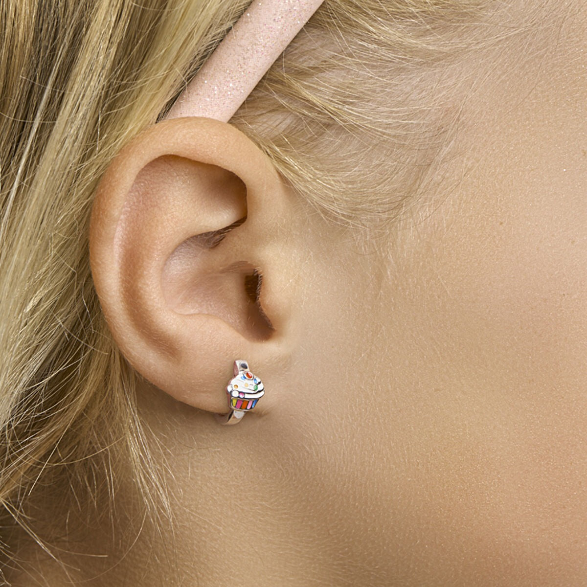 Orecchini a cerchio per bambini in argento rodiato con cupcake in smalto