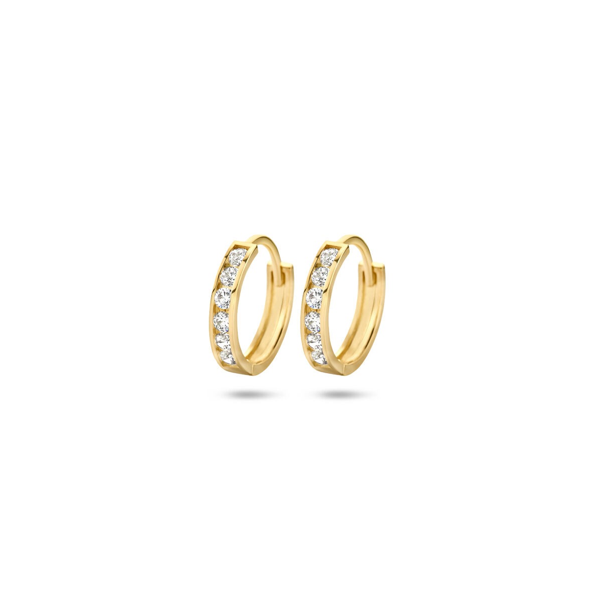 Orecchini alla creola in oro giallo 14k con fila di zirconi.