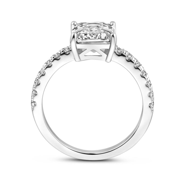 Zilveren damesring met emerald cut zirkonia – gerhodineerd 925 zilver, 9,5 mm breed
