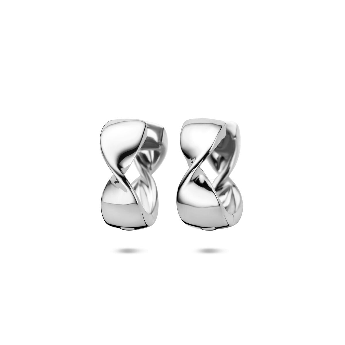 Orecchini alla creola in argento, forma ondulata, dimensioni 15 x 6 mm.