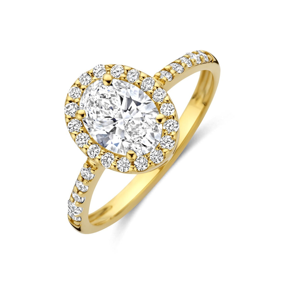 Anello in oro giallo 14k con diamante ovale lab grown, incastonato in una cornice di piccoli diamanti.