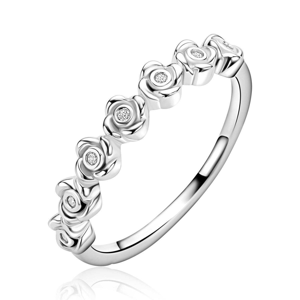 Zilveren ring met bloemmotieven en zirkonia's in de bloemhartjes.