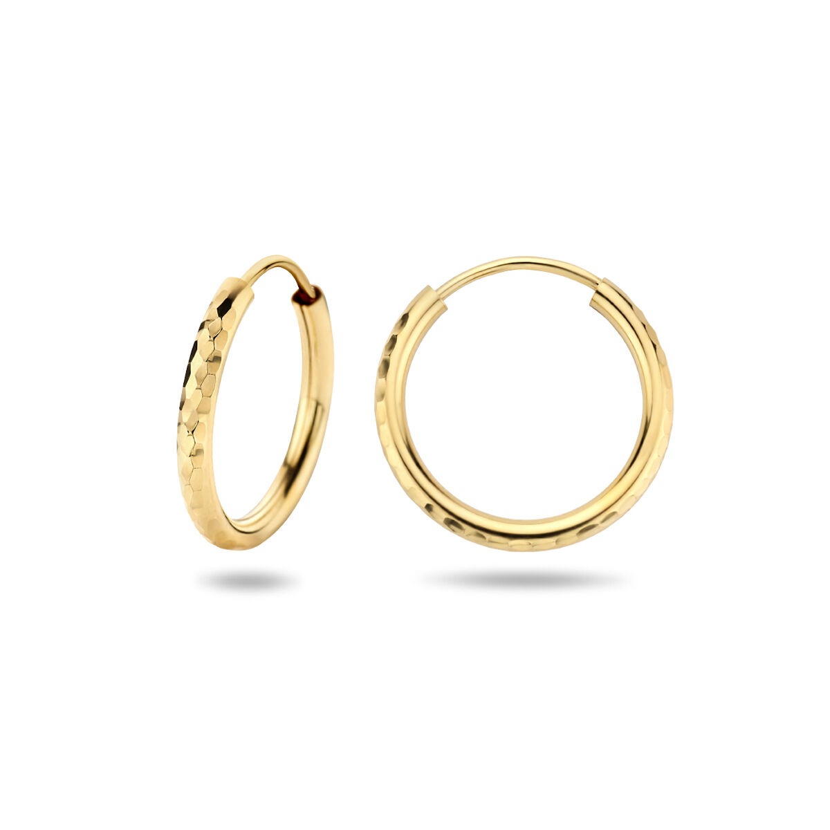 Orecchini a cerchio in oro giallo con tubo diamantato – 14k