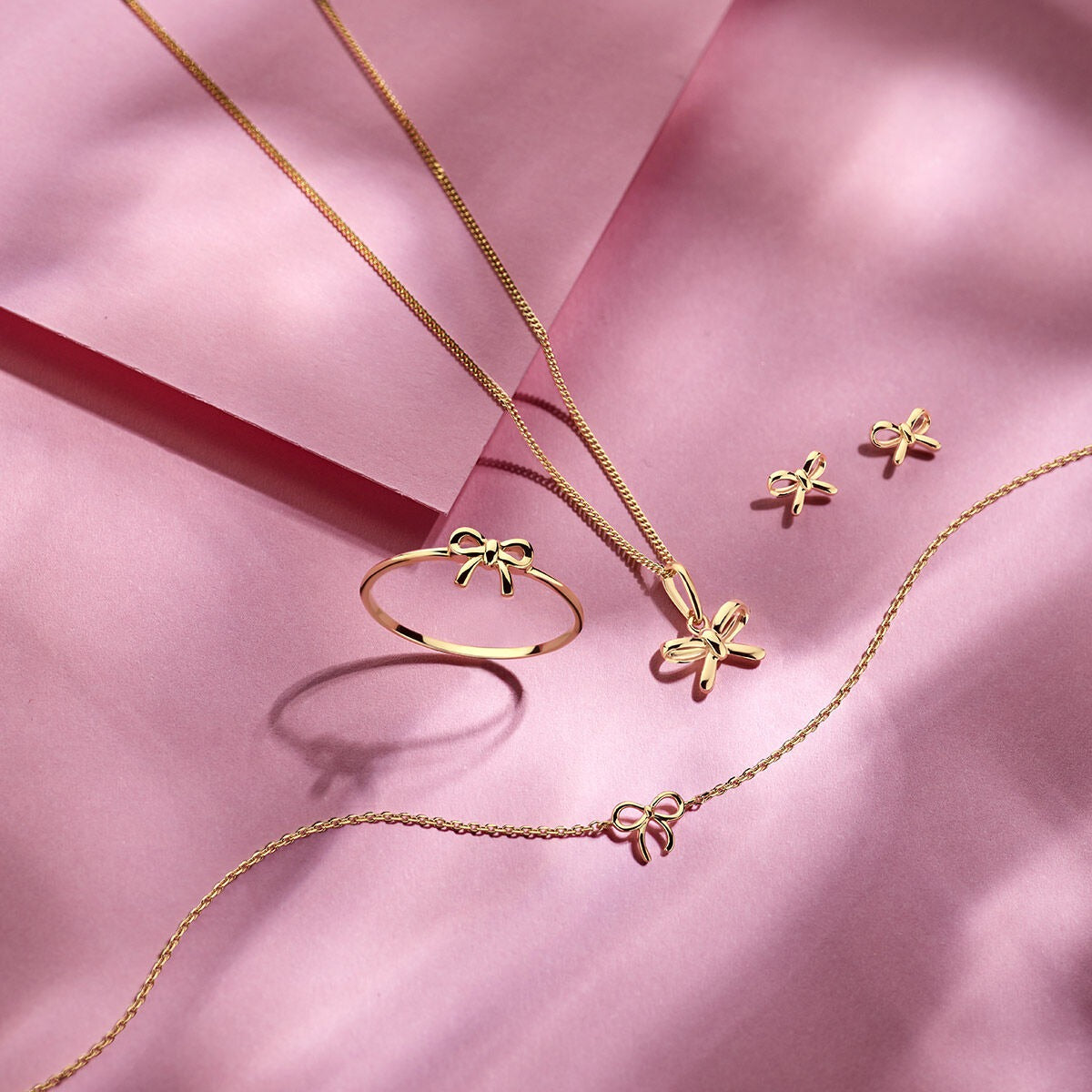 Orecchini a bottone fiocco in oro giallo 14k