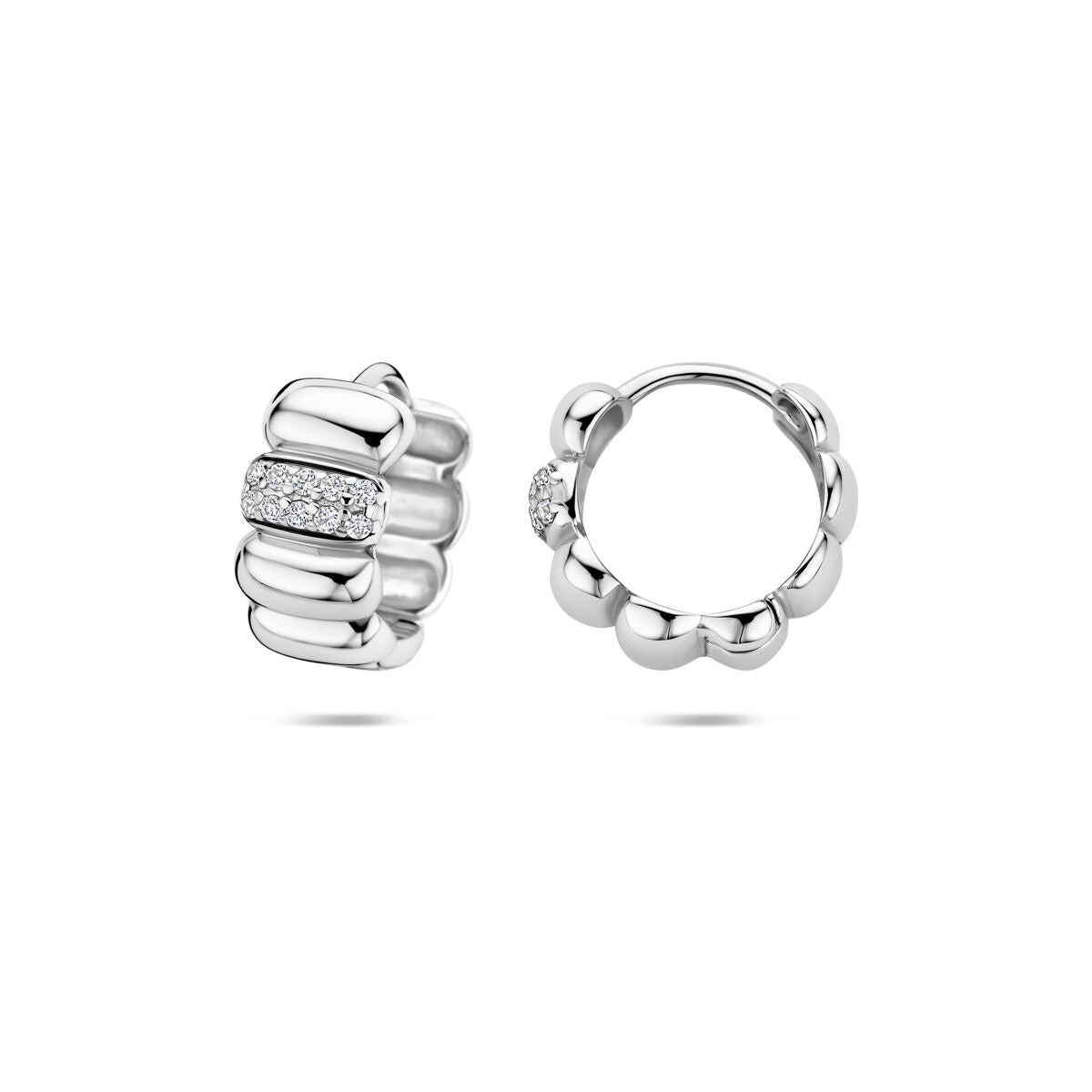 Orecchini a Cerchio con Chiusura a Scatto in Argento Rodiato con Zirconi