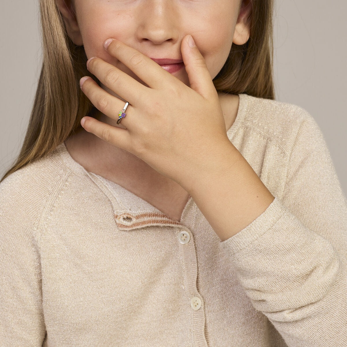 Anello per bambini in argento con zampa di cane smaltata – rodiato