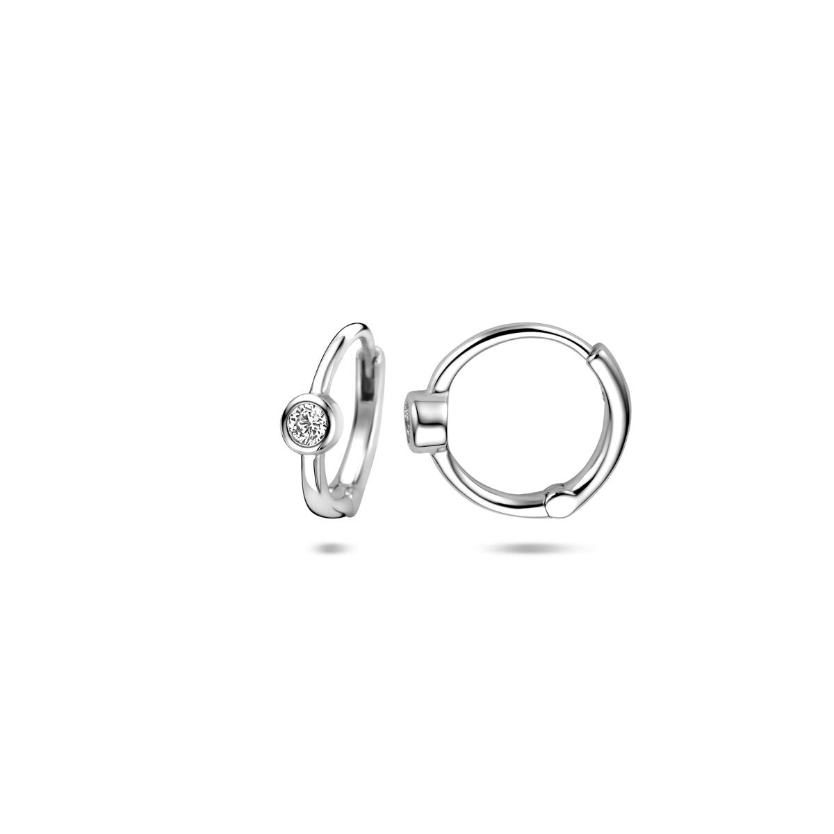 Orecchini a cerchietto in argento con zircone – rodiato