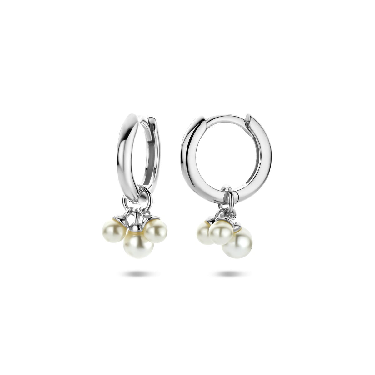Orecchini a cerchio in argento con perle – rodiato
