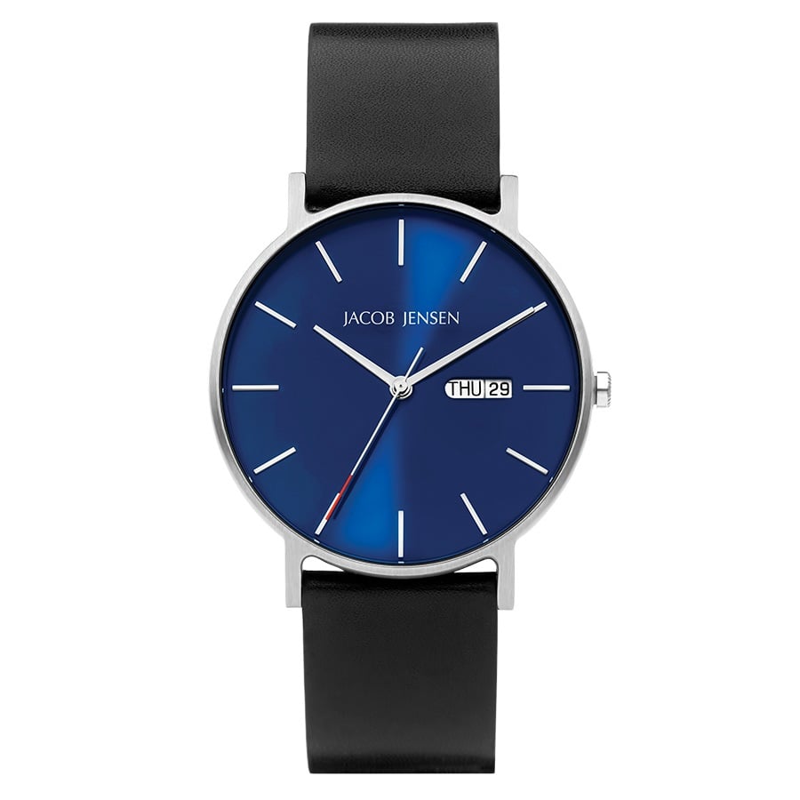 Orologio con quadrante blu, cassa in acciaio inox e cinturino in pelle nera.
