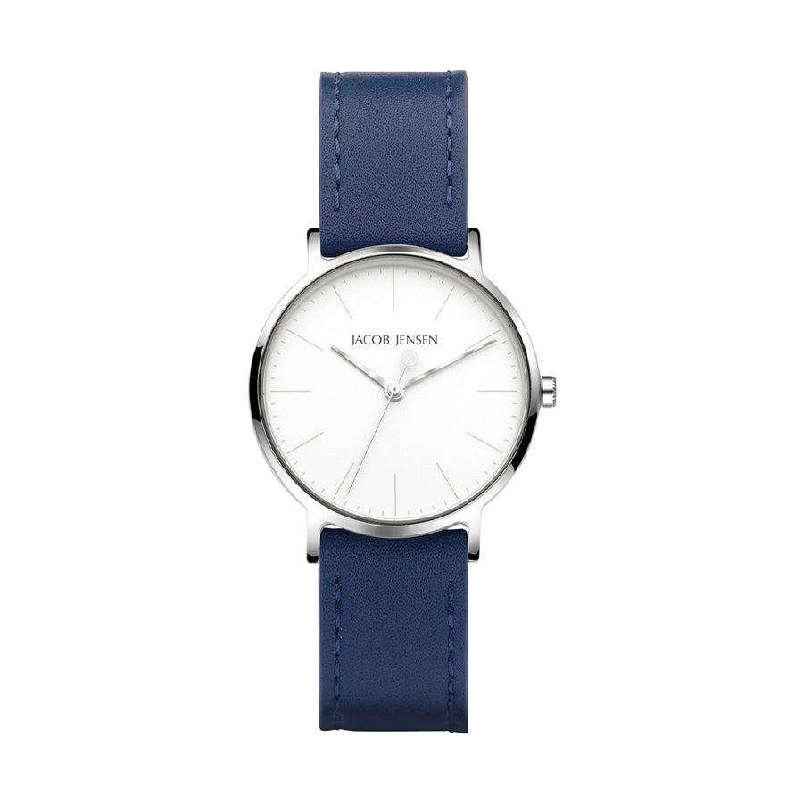 Orologio con cassa argentata e quadrante bianco, cinturino in pelle blu.