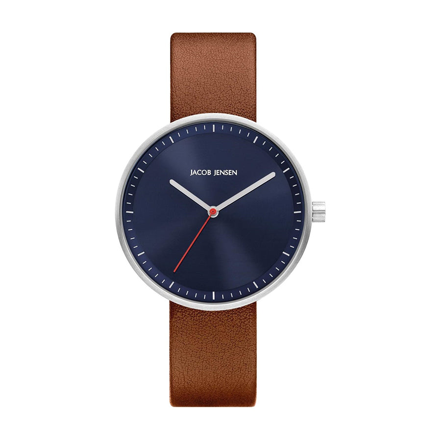 Orologio con quadrante blu, cassa argentata e cinturino in pelle marrone.