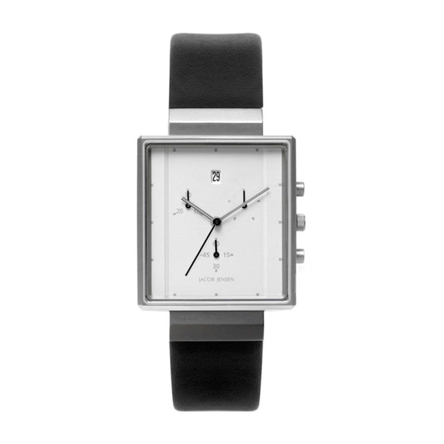 Orologio quadrato con cassa in acciaio inox e cinturino in pelle nera.
