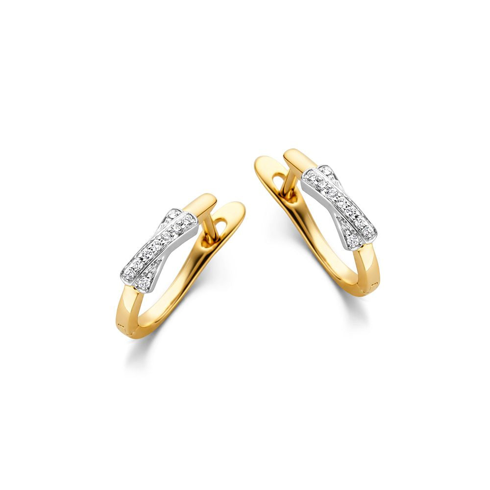Orecchini bicolore in oro bianco e giallo 14 carati con diamanti, montatura elegante a forma di X.