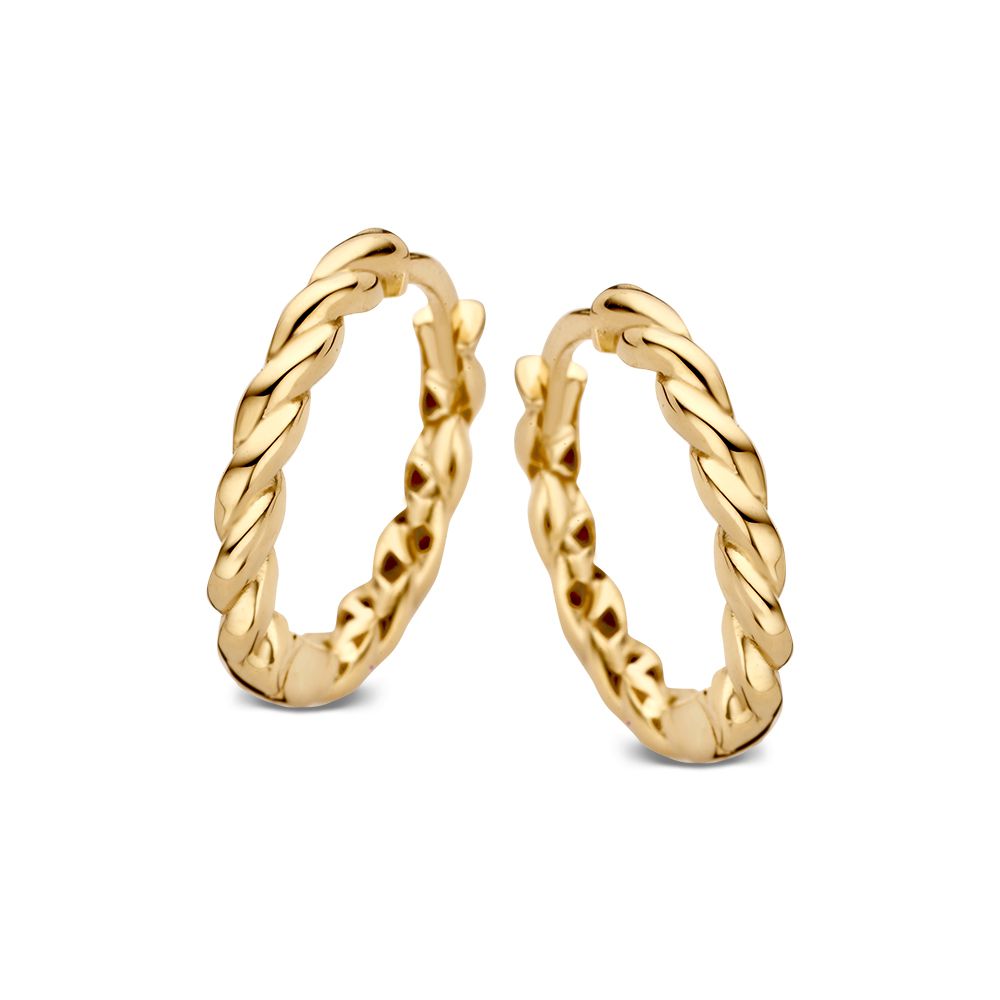 Orecchini in oro giallo con design intrecciato.