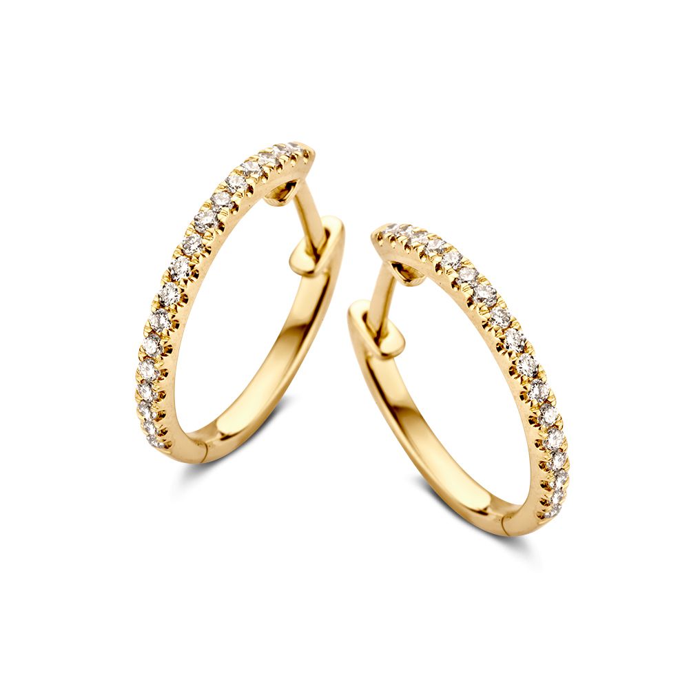 Orecchini alla creola in oro giallo con diamanti incastonati, forma elegante e lucentezza raffinata.