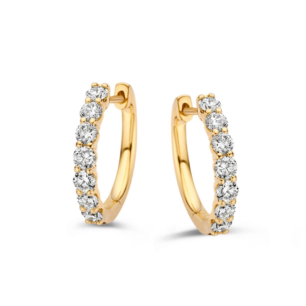 Orecchini in oro giallo con diamanti in incastonatura a chaton, peso totale 1.00 crt.