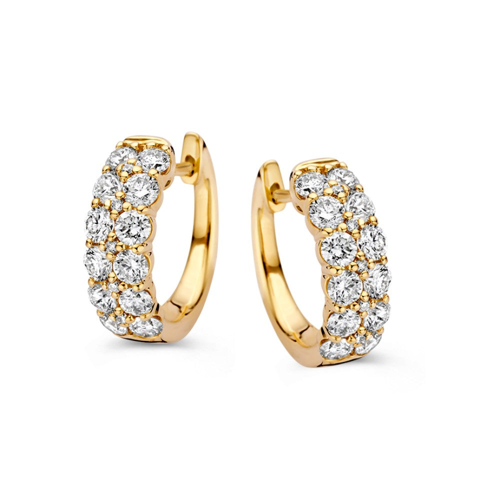 Orecchini in oro giallo con diamanti incastonati in pavé, peso totale 1,72 crt.