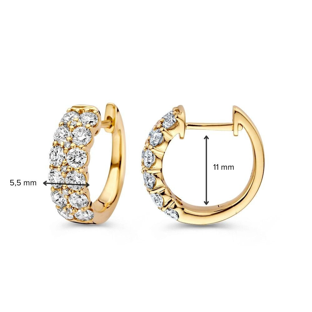 Lussuosi Orecchini a Cerchio in Oro Giallo con Diamanti Scintillanti in Montatura Pavé 1,72 crt.