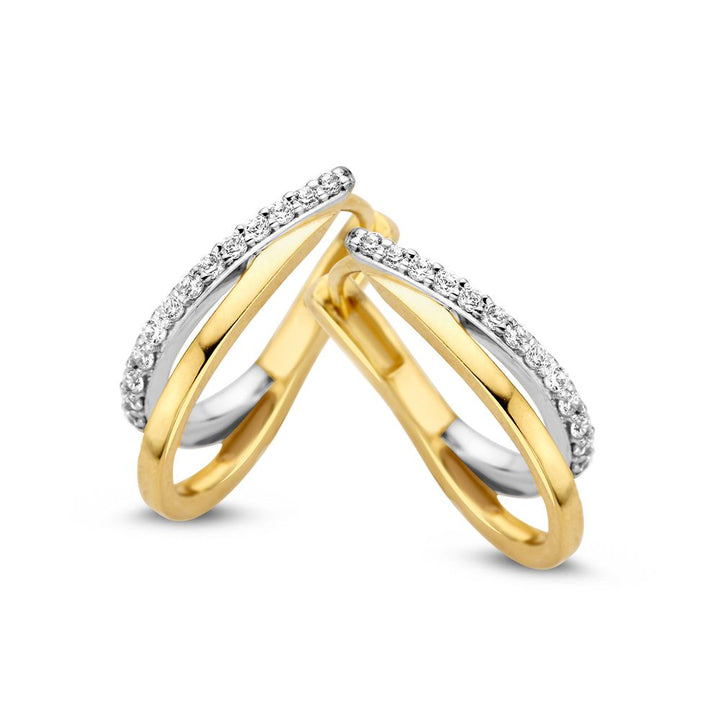 Gouden Oorringen met Asymmetrische Banen en Zirkonia's – Modern Design met Elegante Sprankeling