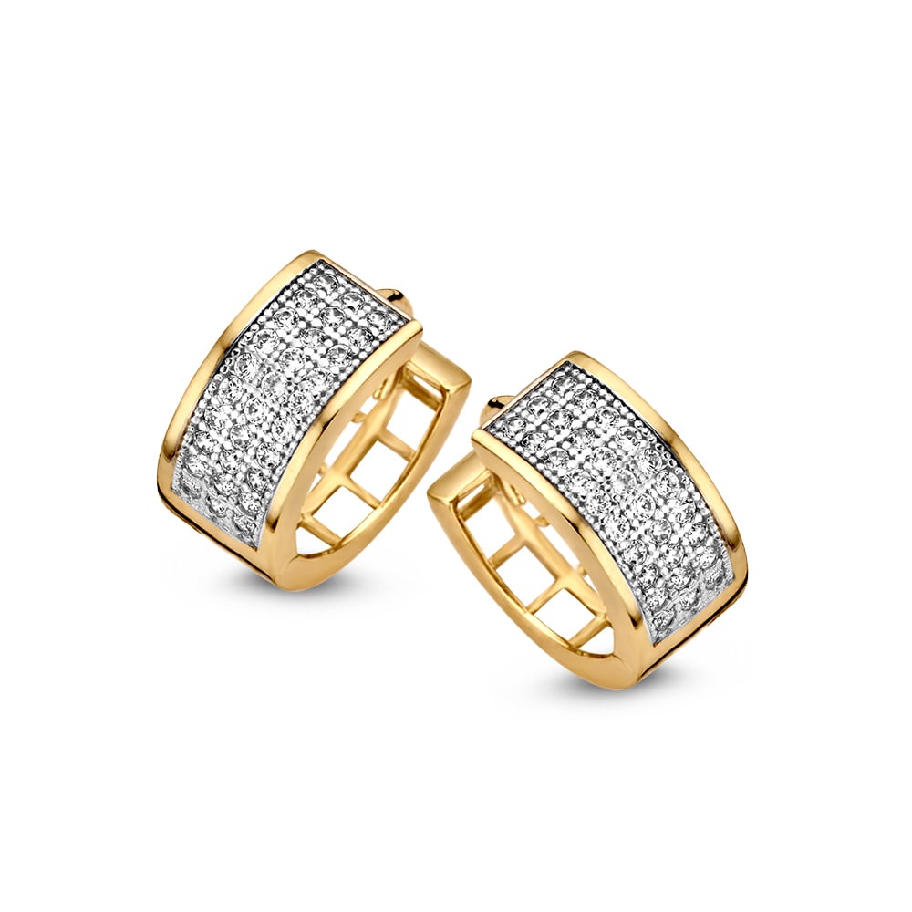 Orecchini alla creola in oro giallo con zircone in pavé, design largo e luminoso.