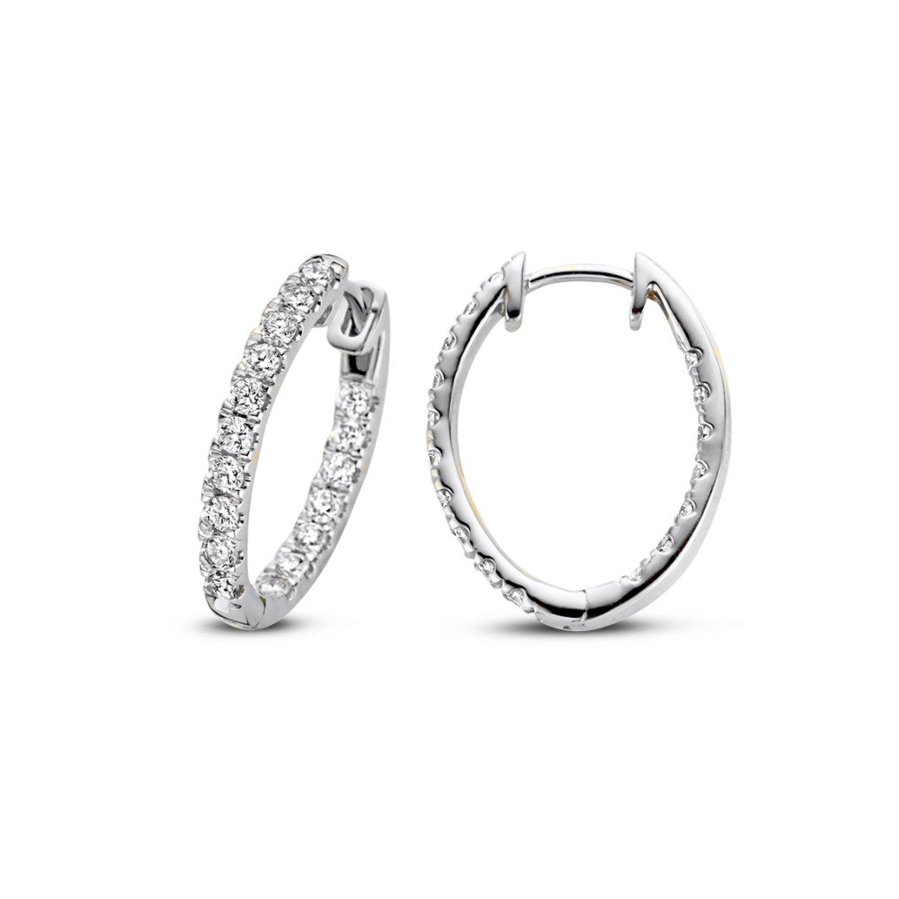 Orecchini in oro bianco con diamanti, forma ovale e finitura lucida.
