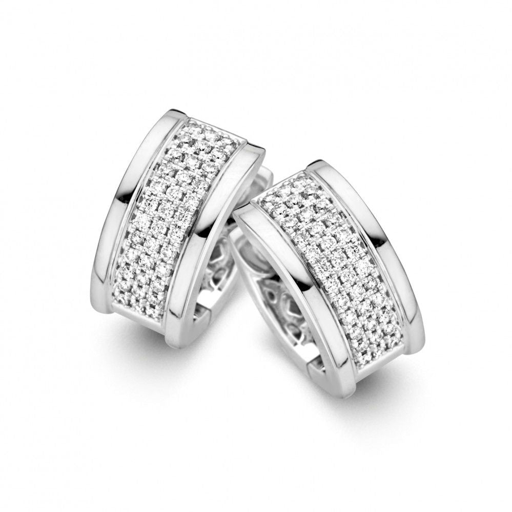 Orecchini eleganti in oro bianco con diamanti in pavé, 14 carati.